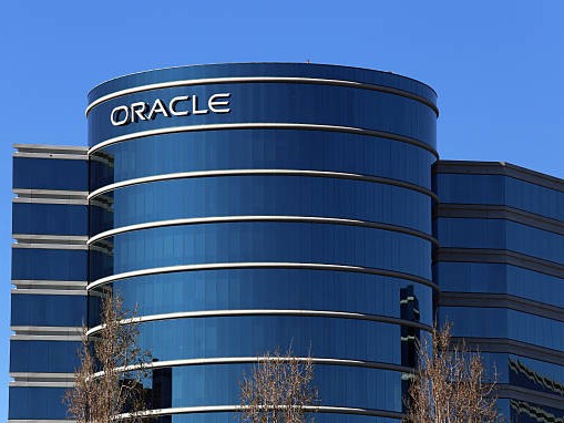 Oracle Frontrunner Amidst Fierce Competition |