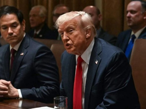 Trump’s Crypto Coin Surges With Gala Dinner Lure