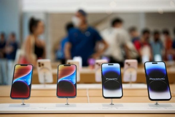 Trump Threatens Apple Of 25% Tariff If iPhones Not Made In US