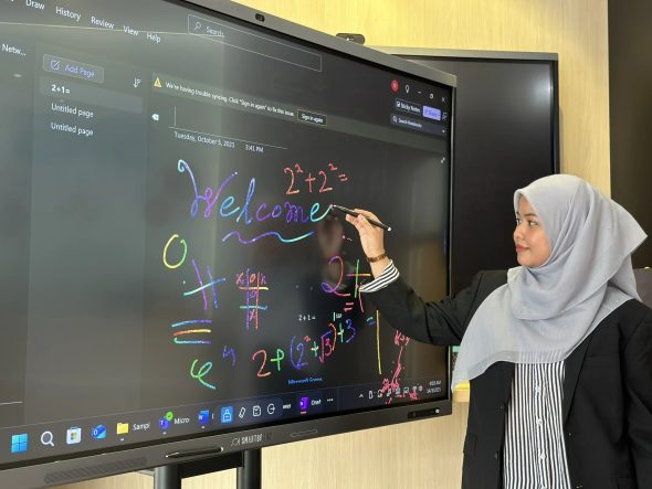 Experience the power of JOI® Smartboard via digitally enhanced engagement and collaboration in education