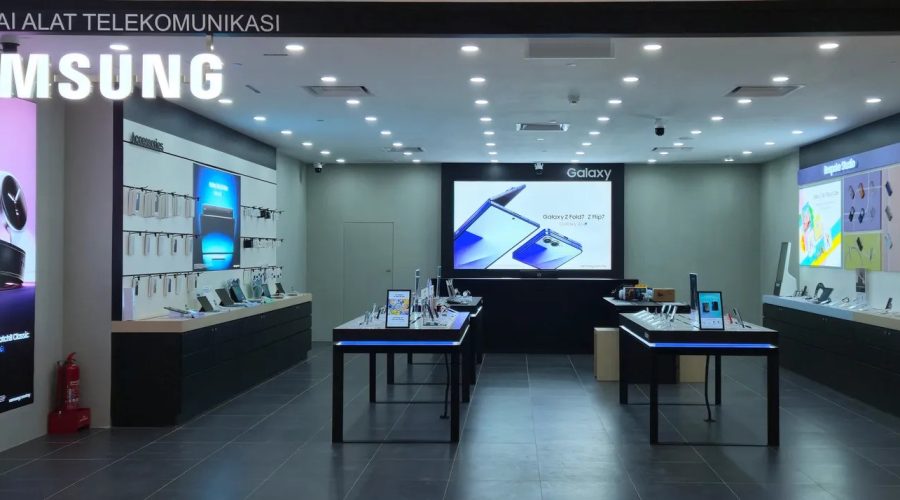 Samsung opens new Experience Store at KLGCC Mall
