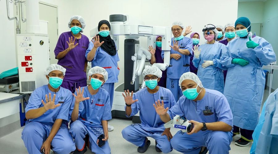 UMMC and CelcomDigi achieve one of the first-ever multi-country live surgery using 5G-enabled AI HoloMedicine